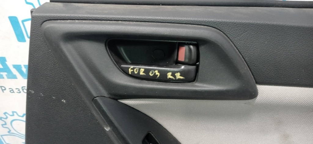 Обшивка двери (карточка) зад прав Subaru Forester 14-18 SJ черн с серой вставкой — фото 2