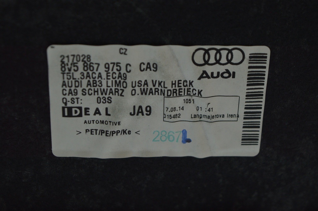 Обшивка крышки багажника Audi A3 8V 15-20 4d черная — фото 3