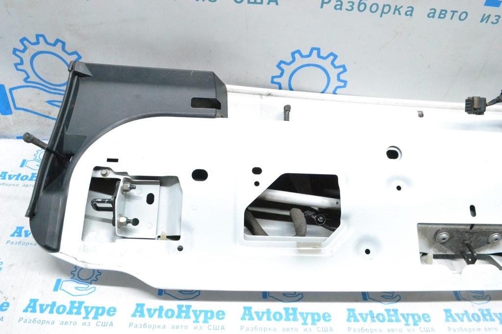 Обшивка нижней двери багажника нижняя правая Land Rover Range Rover L405 13-17 черн
