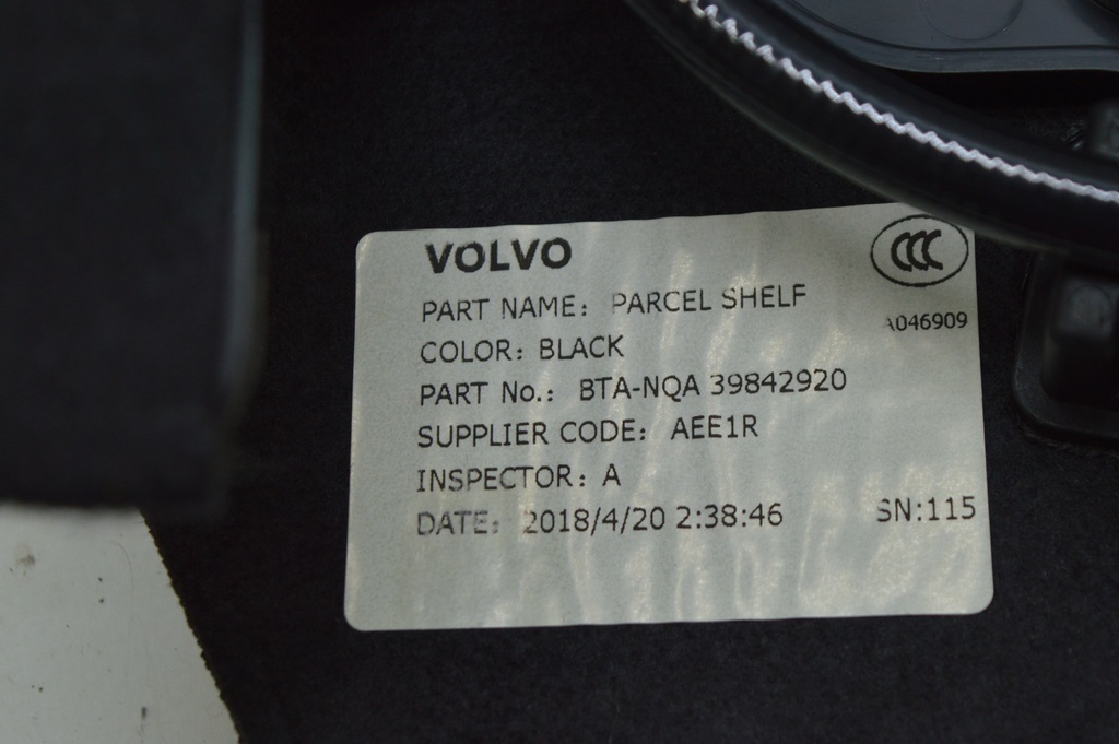 Обшивка задней полки кузова, задняя часть Volvo S90 16- черная, под шторку (01) — фото 4