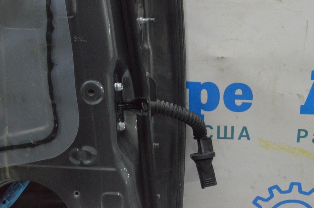 Ограничитель двери задней левой Nissan Leaf 18-24