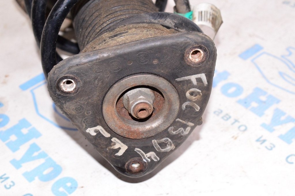 Опора амортизатора перед лев Ford Focus mk3 11-18 (04)