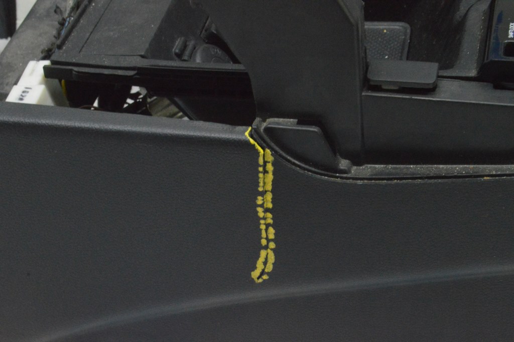 Основание центральной консоли Hyundai Sonata 11-15 черный (02) трещина — фото 2