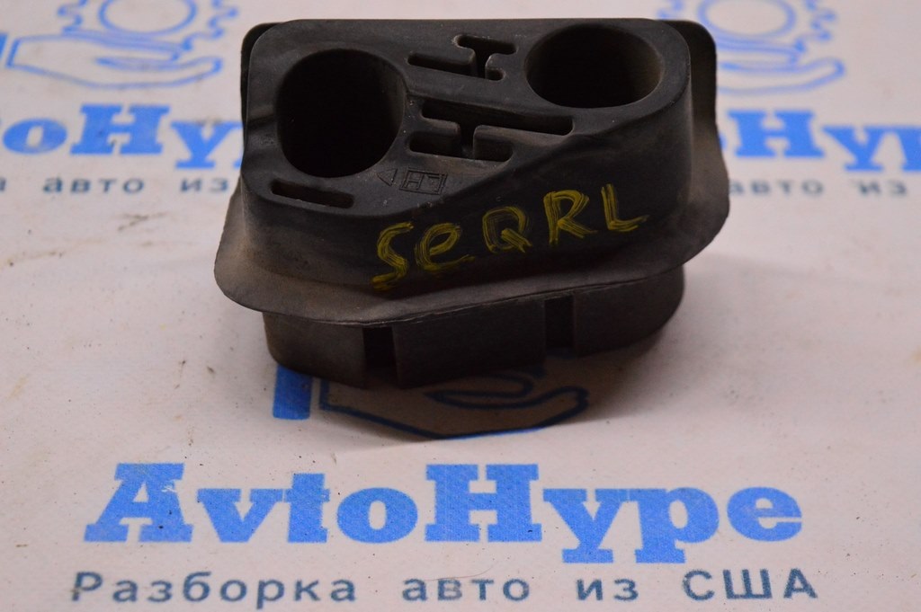 Отбойник двери зад лев Toyota Sequoia 2008-2022