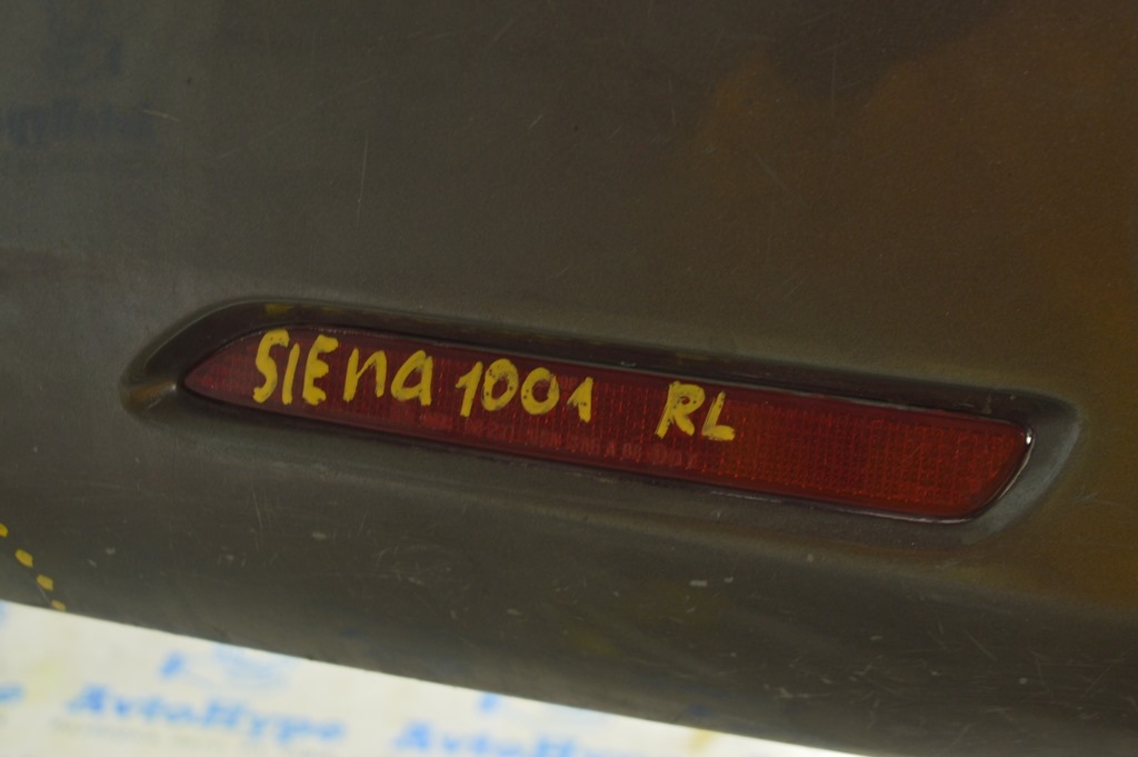 Отражатель задний левый Toyota Sienna 11-20