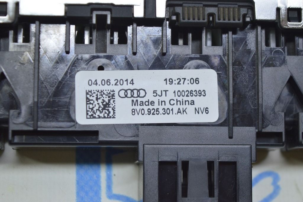 Панель переключателей Audi A3 8V 15-16 4d без парктроников, без drive select — фото 4