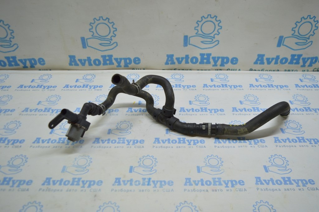 Патрубки на клапан отопителя Ford Escape MK3 13-