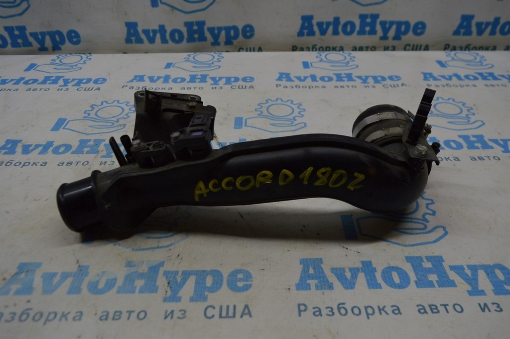 Патрубок интеркулера лев четвертый  Honda Accord 18- пластик (02)
