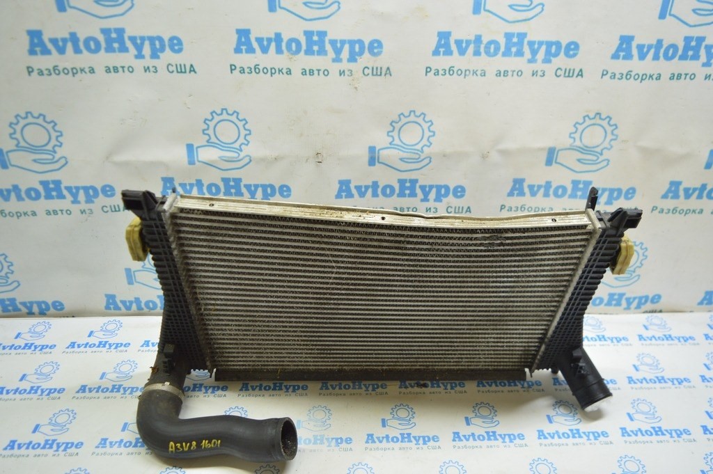 Патрубок интеркулера левый низ Audi A3 8V 15-20 резина