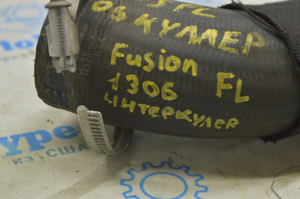 Патрубок на интеркулер левый Ford Fusion mk5 13-16 2.0T только резина — фото 2