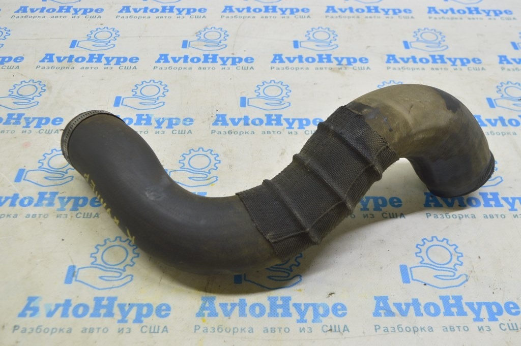 Патрубок на интеркулер правый Ford Fusion mk5 13-16 2.0T только резина (06)