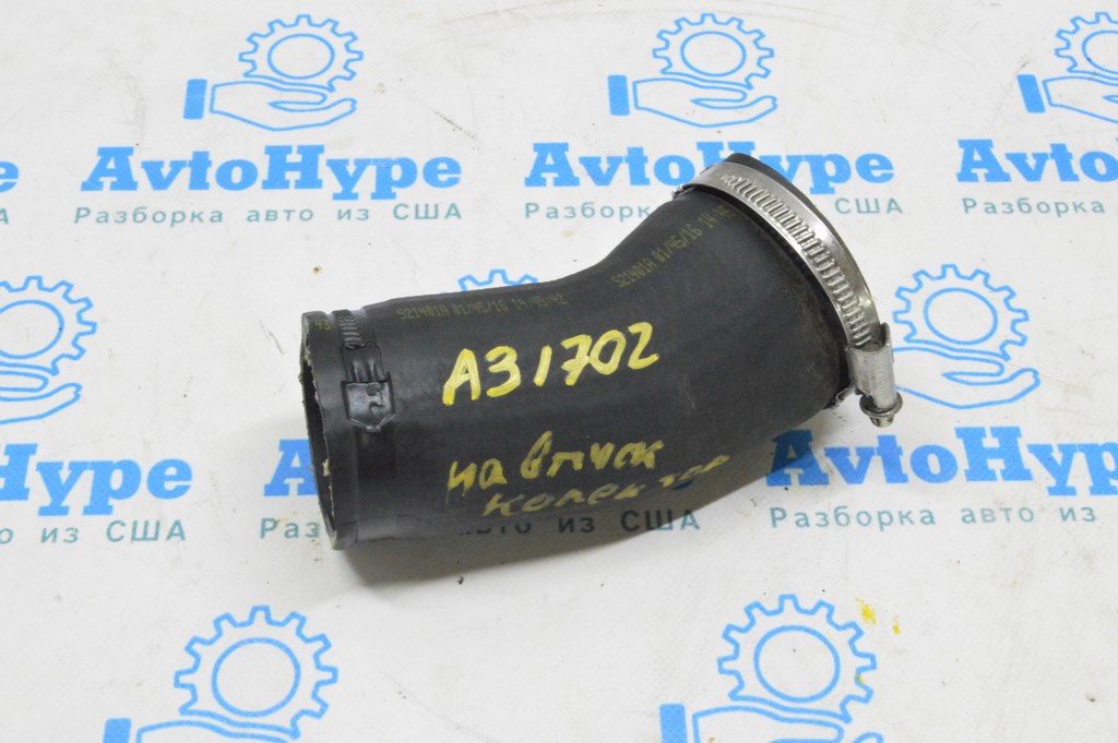 Патрубок на интеркулер правый верх Audi A3 8V 15-20 1.8T, 2.0T резина