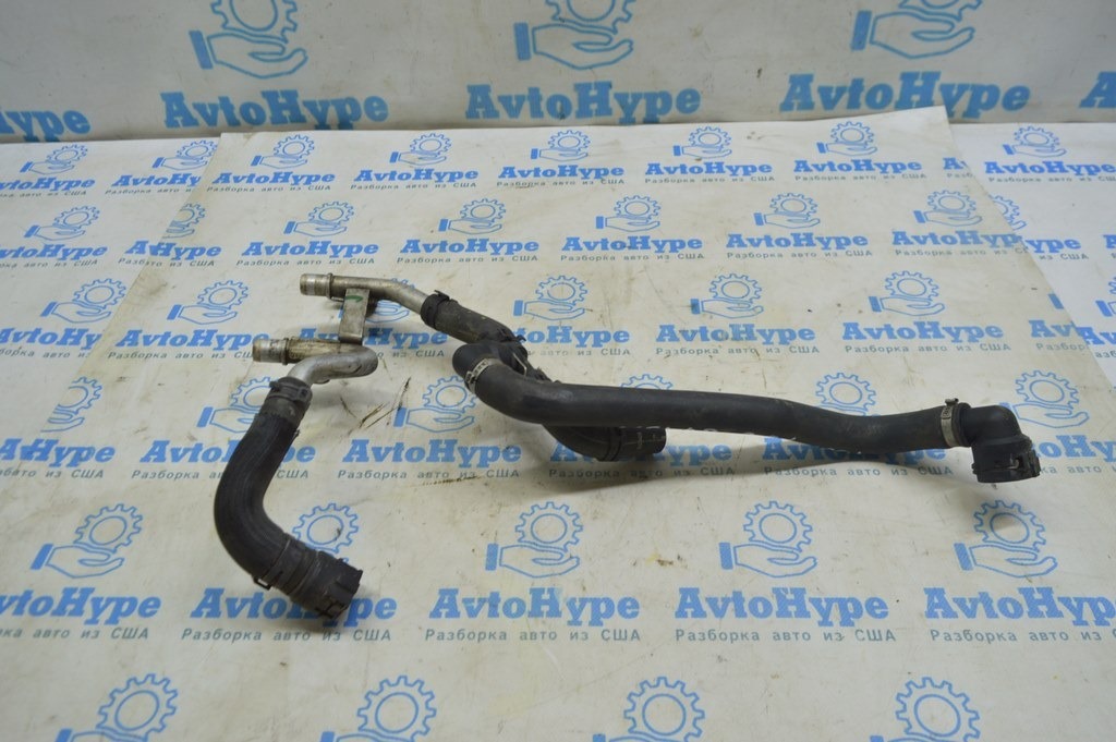 Патрубок охлаждения Range Rover Velar L560 17- 2.0d