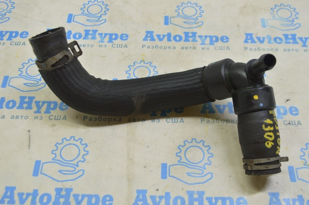 Патрубок охлаждения с тройником Ford Fusion mk5 13- 2.0T 2.5