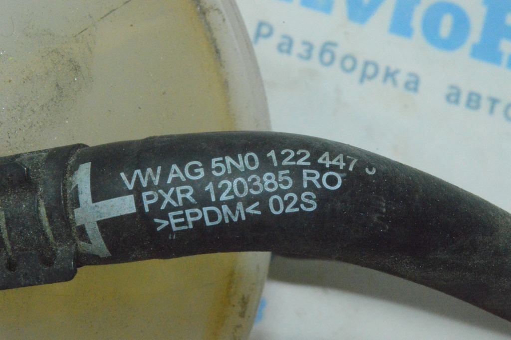 Патрубок с расширительного бачка 2 VW Tiguan 09-17 — фото 2