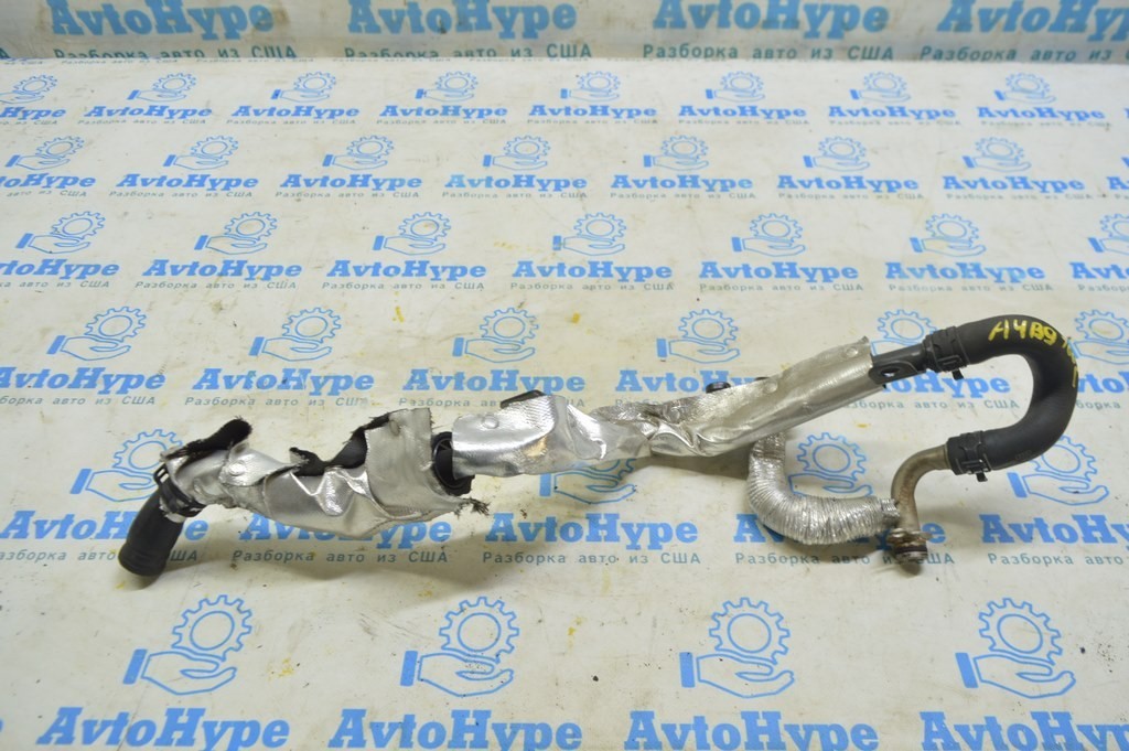 Патрубок системы охлаждения Audi A4 B9 17- 2.0T