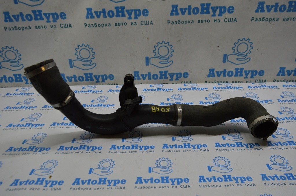 Патрубок воздушный лев зад VW Passat b7 USA 1.8T