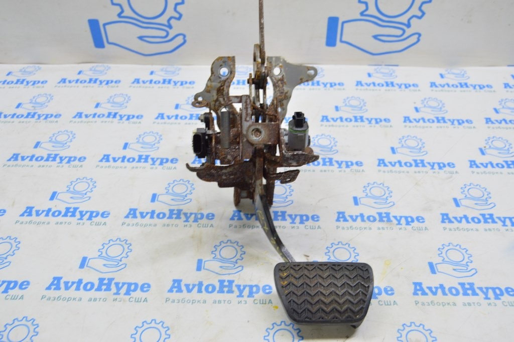 Педаль тормоза Lexus RX 350/350h/500h 23- (01) ржавый кронштейн