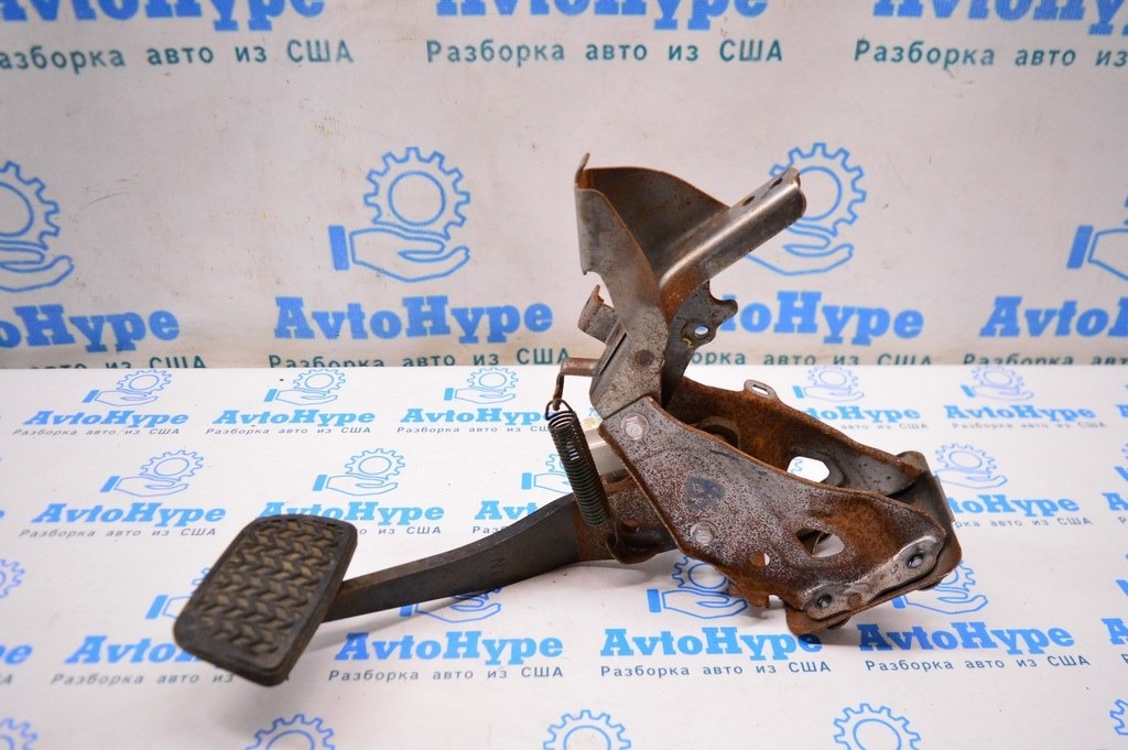 Педаль тормоза Toyota Sequoia 08-16