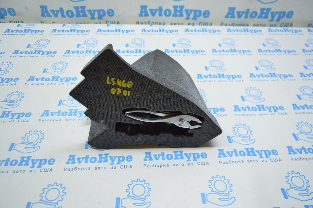 Пенопласт под инструмент третий Lexus LS460 LS600h 07-08 в сборе ,комплект