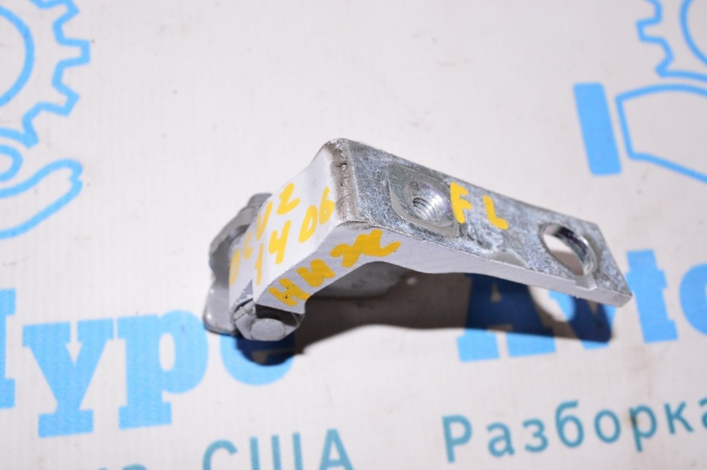 Петля двери нижняя перед лев Ford Focus mk3 11-18