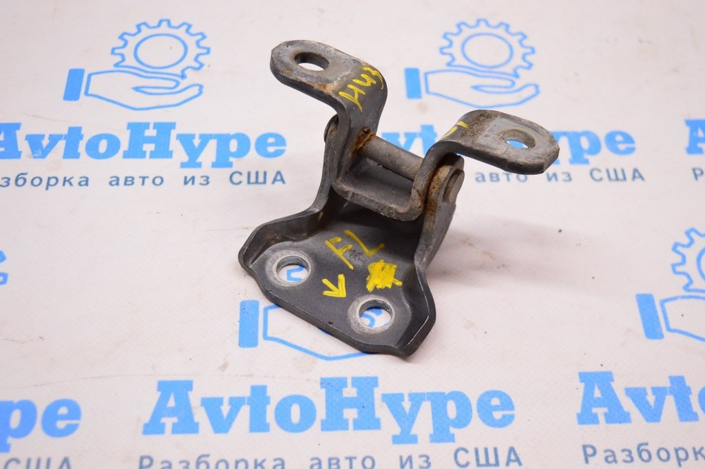 Петля двери нижняя перед лев Toyota Sequoia 2008-2022