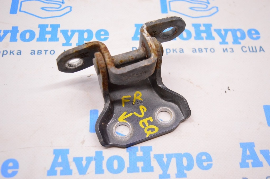 Петля двери нижняя перед прав Toyota Sequoia 2008-2022