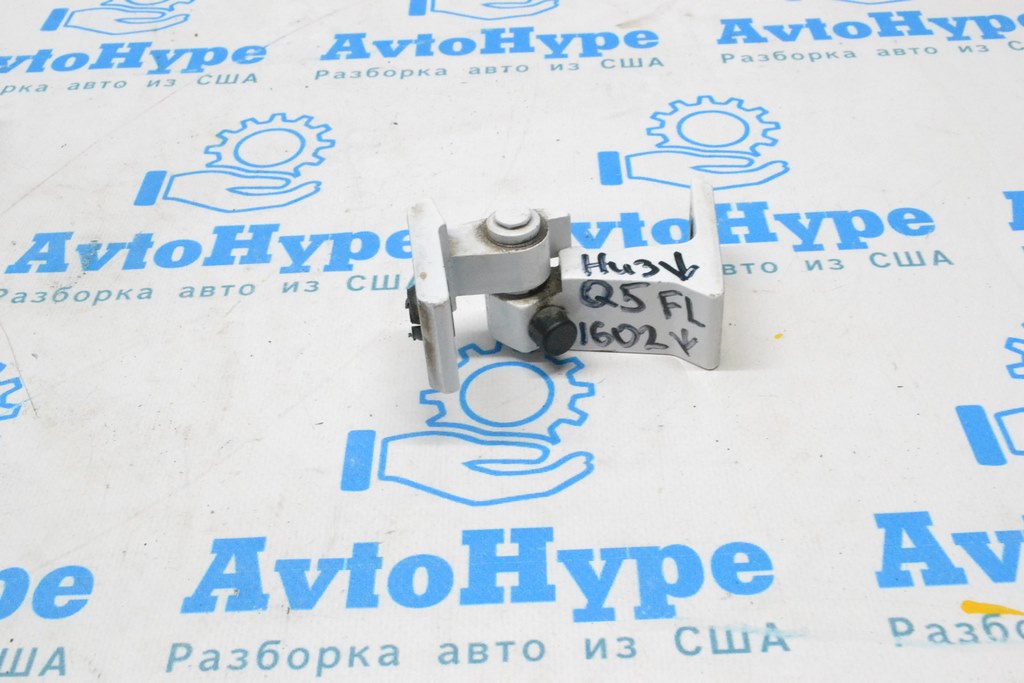 Петля двери нижняя передняя левая Audi Q5 8R 09-17
