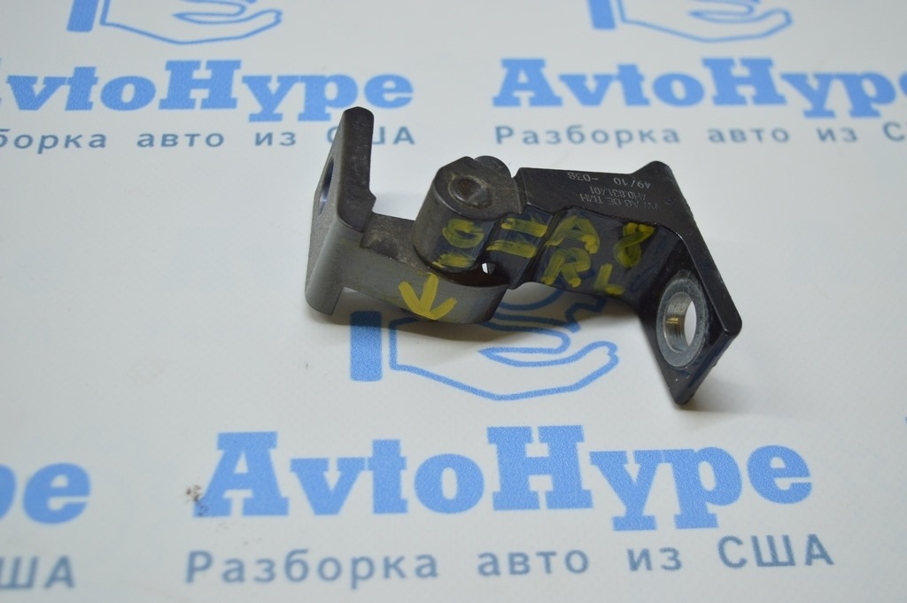 Петля двери нижняя зад лев Audi A8 D4 10-17