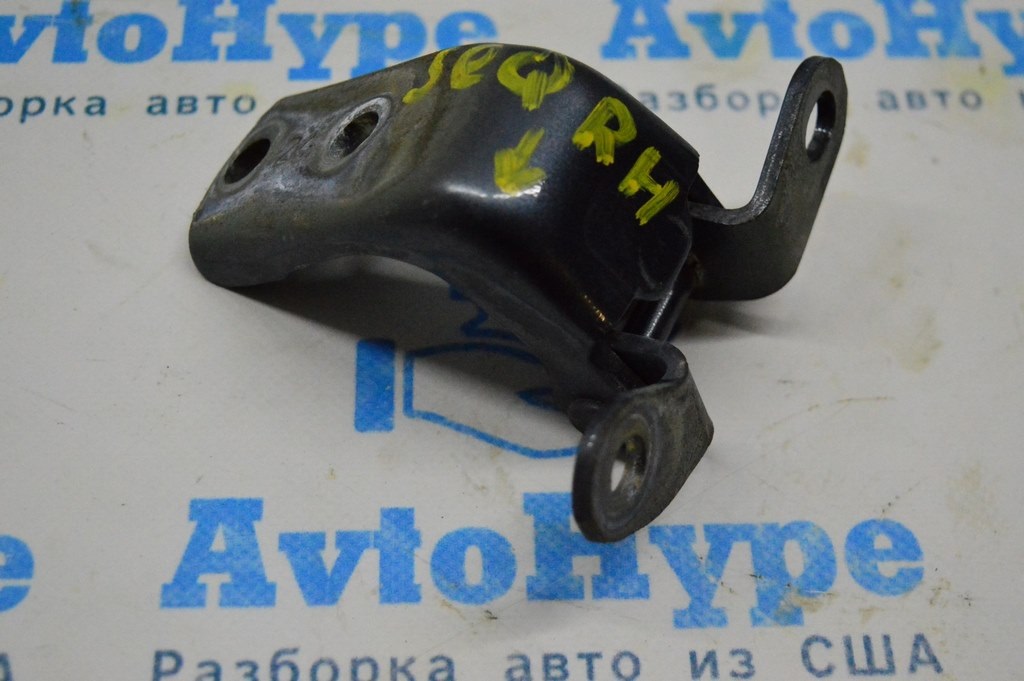 Петля двери нижняя зад прав Toyota Sequoia 2008-2022