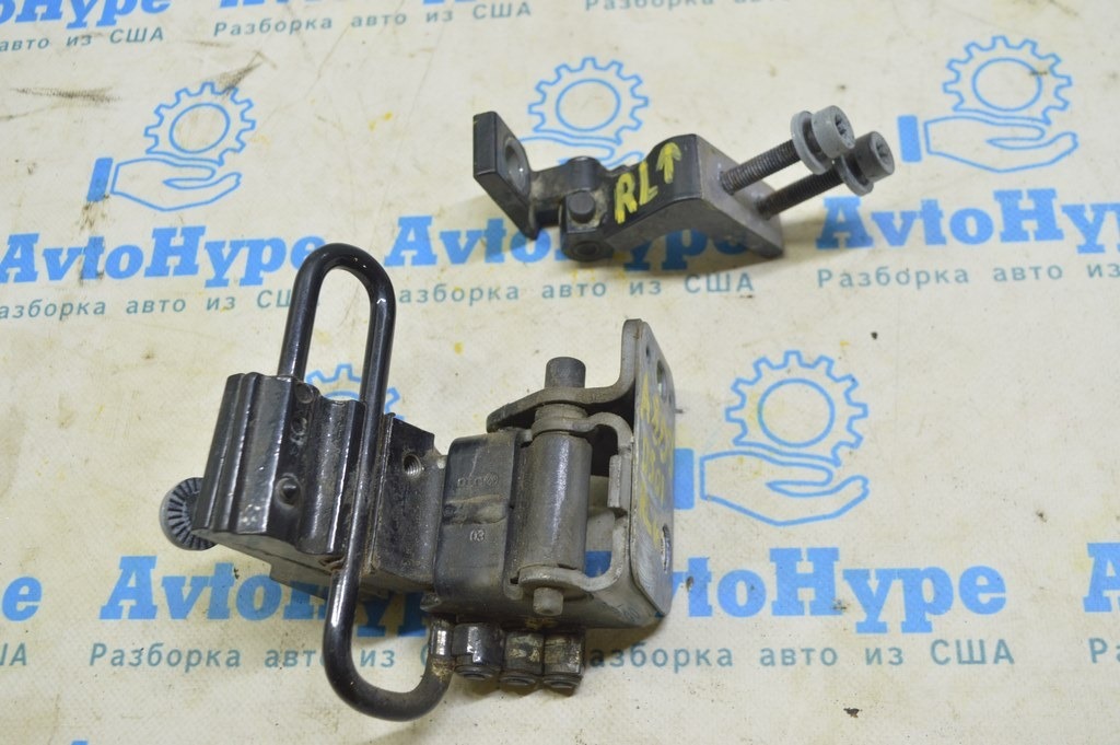 Петля двери верхняя зад лев Audi A8 D3 03-09