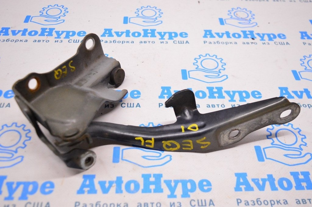 Петля капота левая Toyota Sequoia 2008-2022