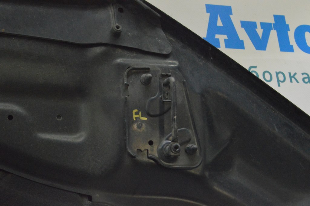 Петля замка капота левая Audi A3 8V 15-20