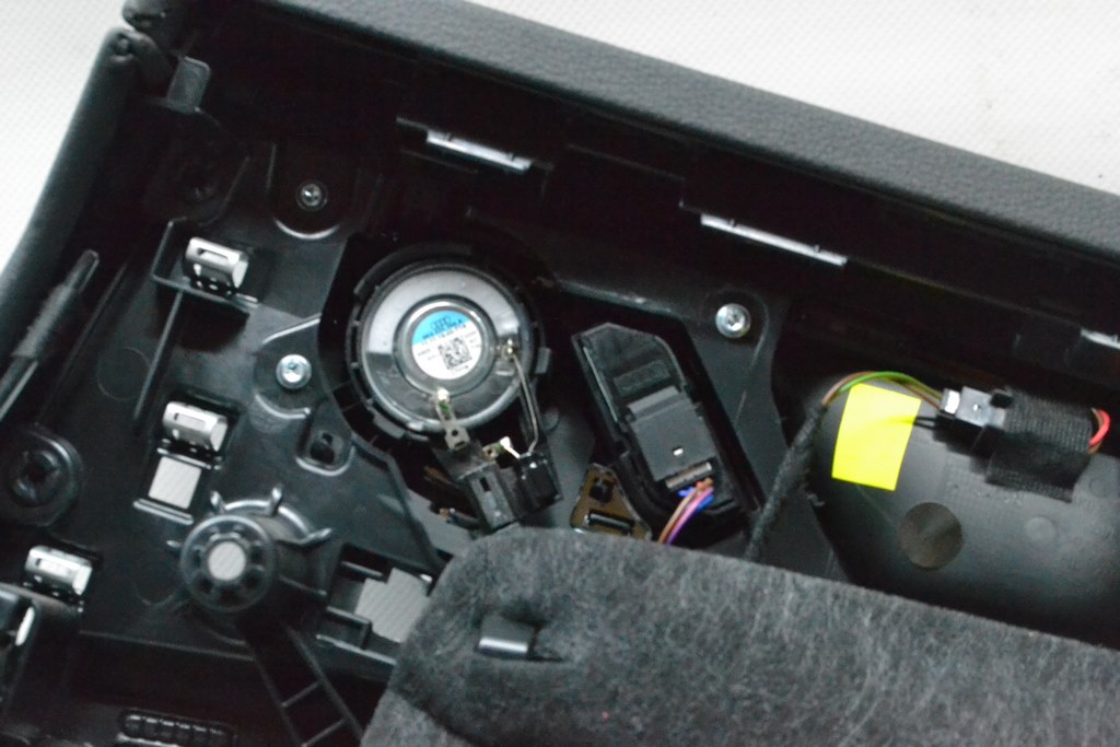 Пищалка двери задней левой Audi A7 C8 19-25 Bang and Olufsen