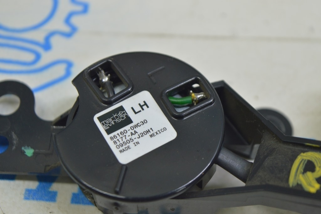 Пищалка в обшивке двери карточке задняя лев Lexus GS300 GS350 GS430 GS450h 06-09 Mark Levinson — фото 2