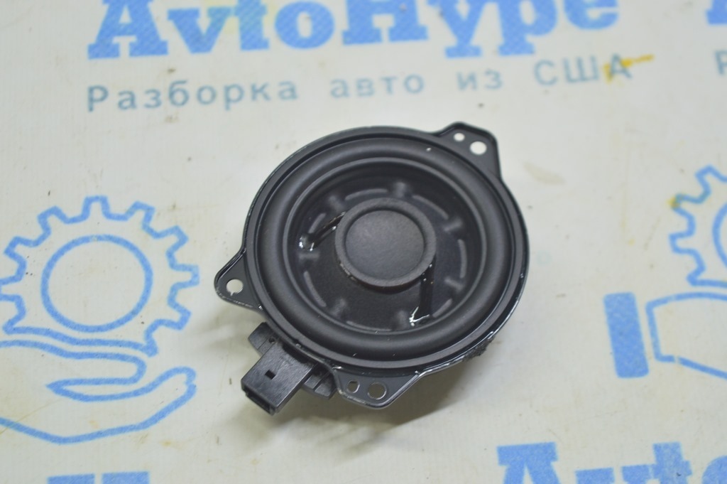 Пищалка в потолке Tesla Model 3 18-