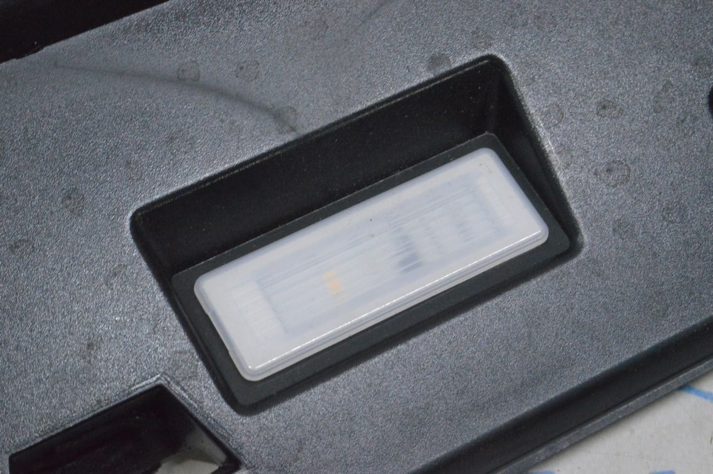 Плафон освещения ноги пассажира BMW X5 G05 19-23