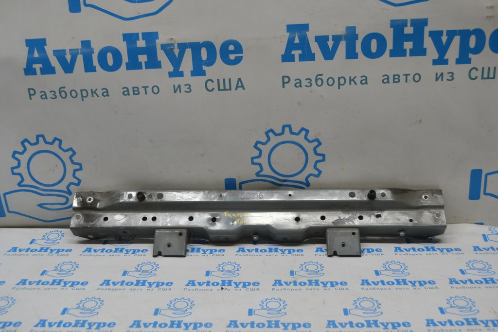 Планка телевизора верхняя Toyota Tundra 22- (01)