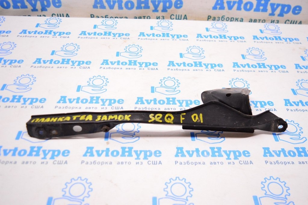 Планка замка капота Toyota Sequoia 2008-2022 (01) деф.