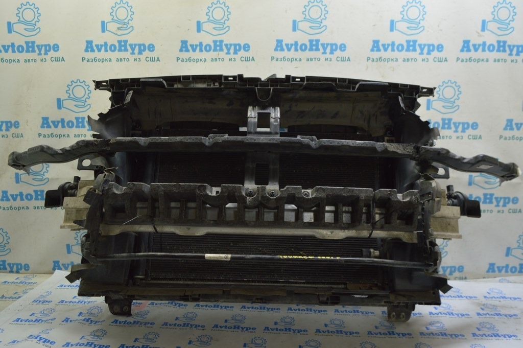 Планка замка капота VW Touareg 18-