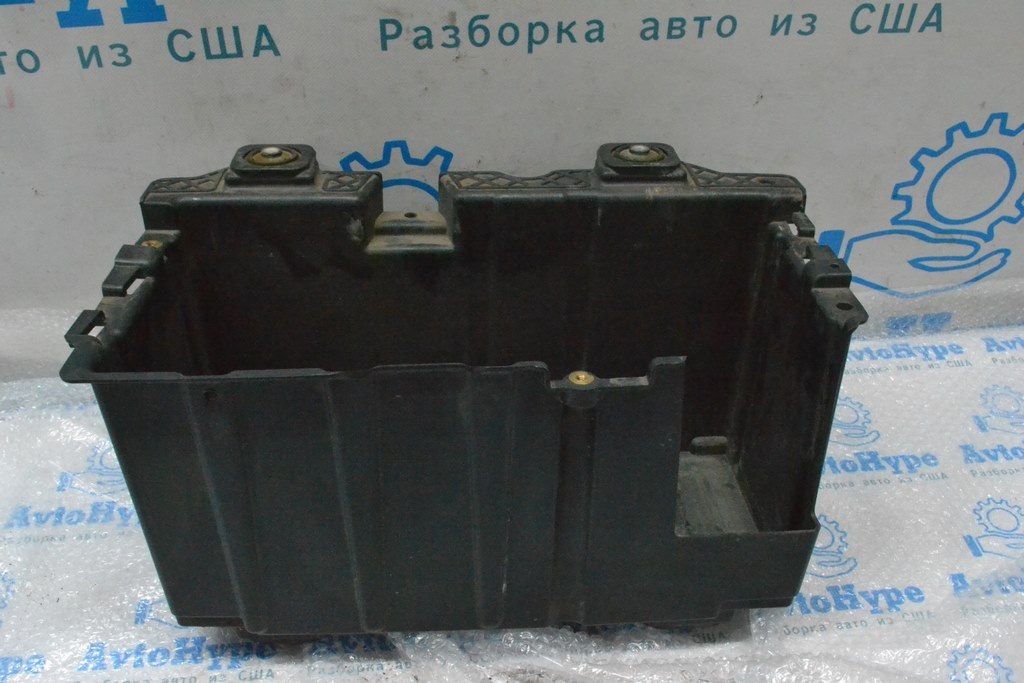 Поддон АКБ Land Rover Range Rover L405 13-17 (01) трещина внизу внутренняя часть