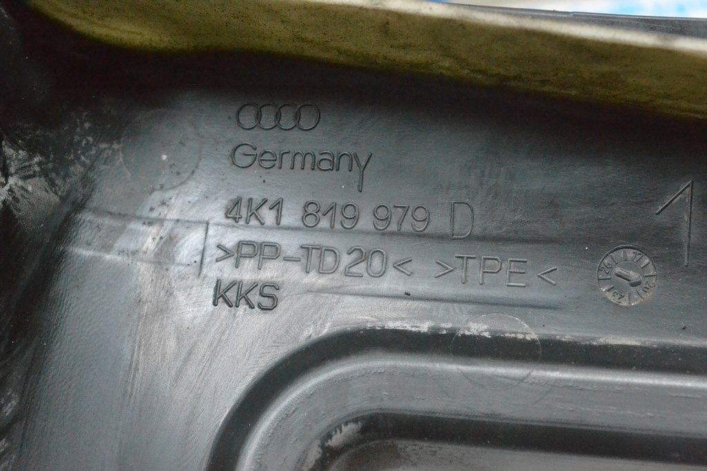 Накладка решетки дворников Audi A7 C8 19-25 — фото 4