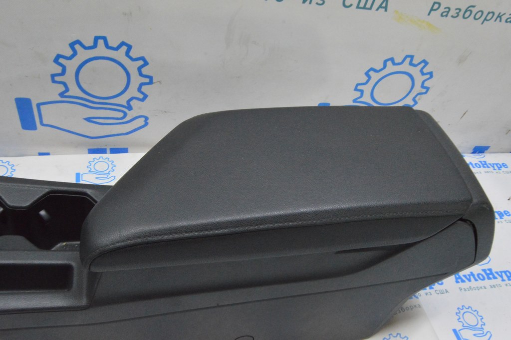 Подлокотник VW Jetta 19-21 кожа черн, черная строчка