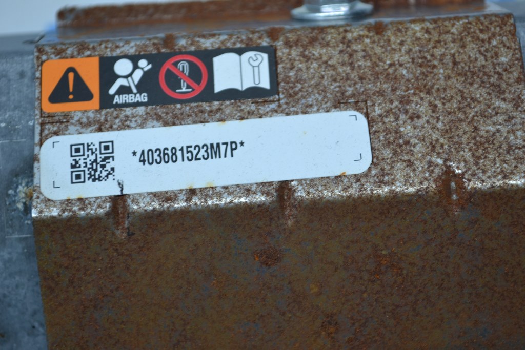 Подушка безопасности airbag коленная водительская лев Toyota Tundra 22- (01) — фото 3
