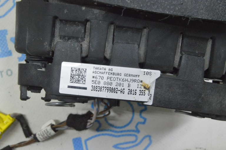 Подушка безопасности airbag в руль водительская Skoda Octavia III A7 13-20 (01) посечена — фото 4