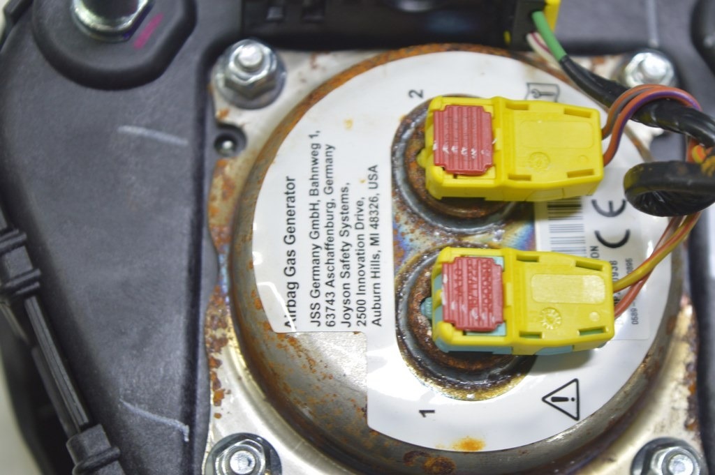Подушка безопасности airbag в руль водительская Tesla Model 3 18- черн, ржавый пиропатрон (02) — фото 3