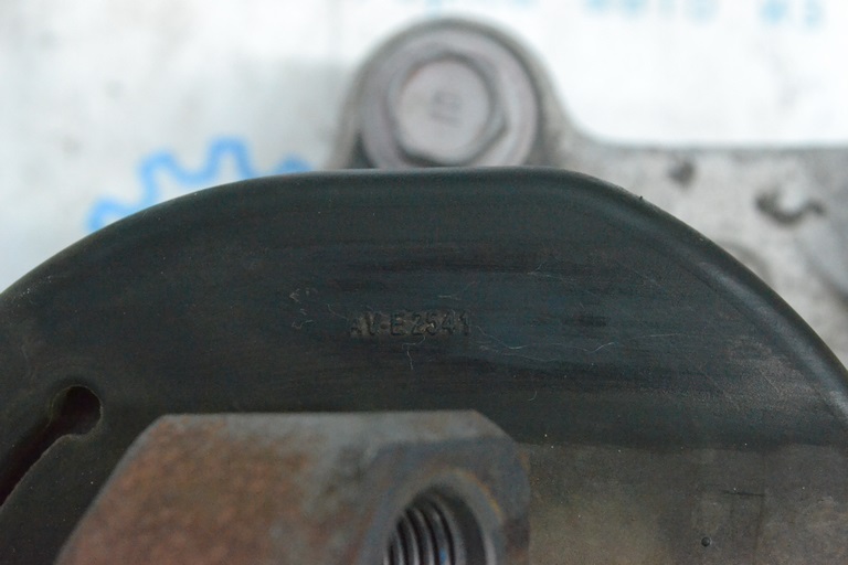 Подушка двигателя левая Toyota Tundra 22- (01) — фото 4