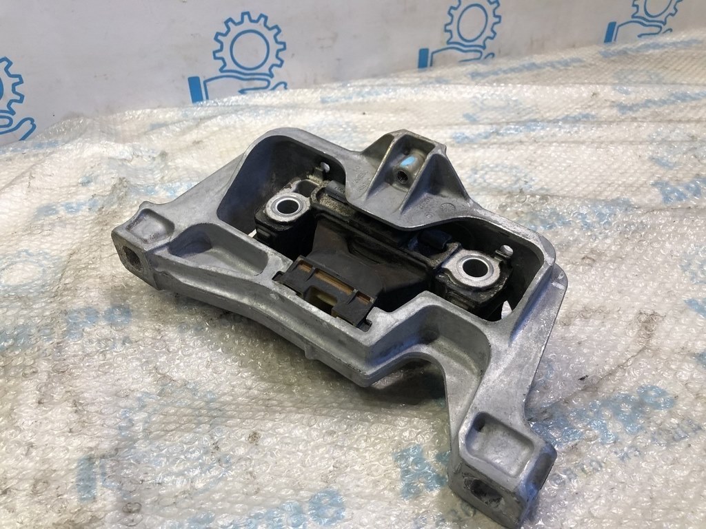 Подушка двигателя правая Infiniti QX30 17- a2462402517