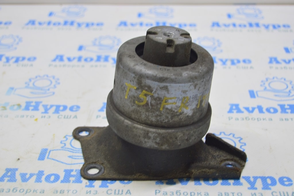 Подушка двигателя правая VW Multivan T5 09-15 2.0d (01)