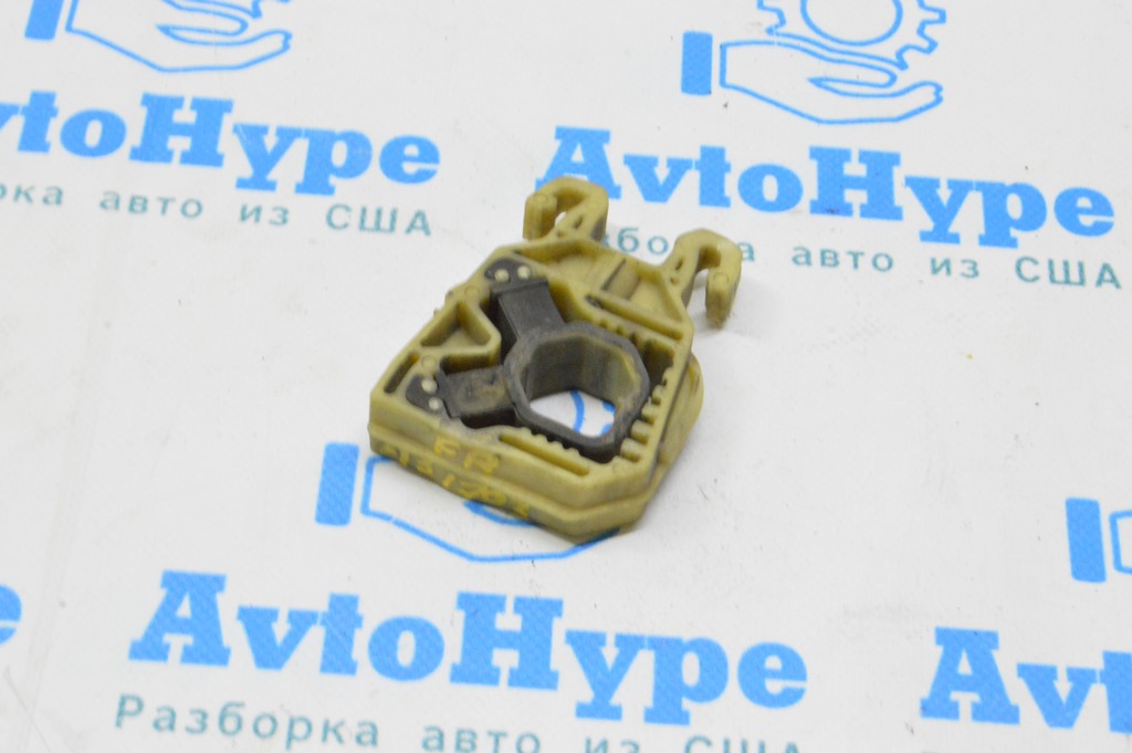 Подушка радиатора верхняя правая подушка+пластик Audi A3 8V 15-20